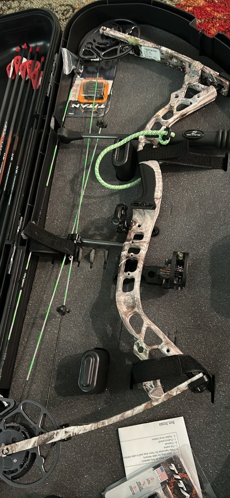 compound bow left hand