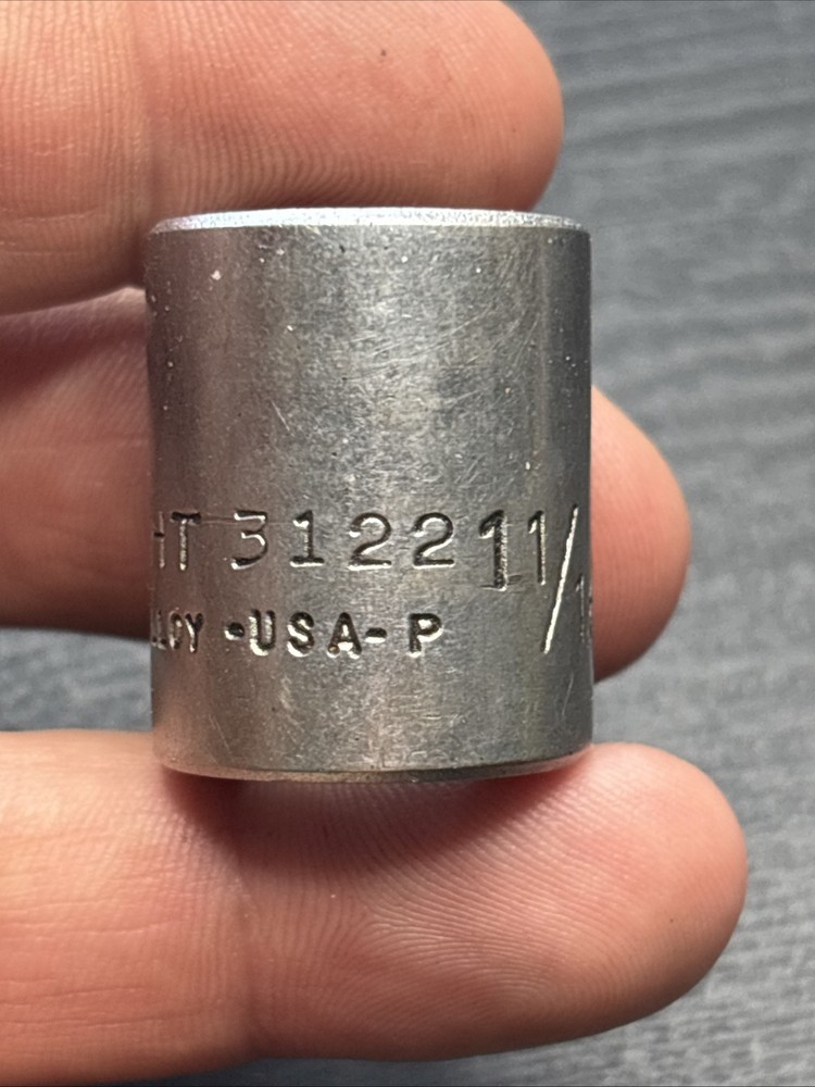 Vintage Wright 11/16" 3/8" drive 12pt Socket 3122 USA