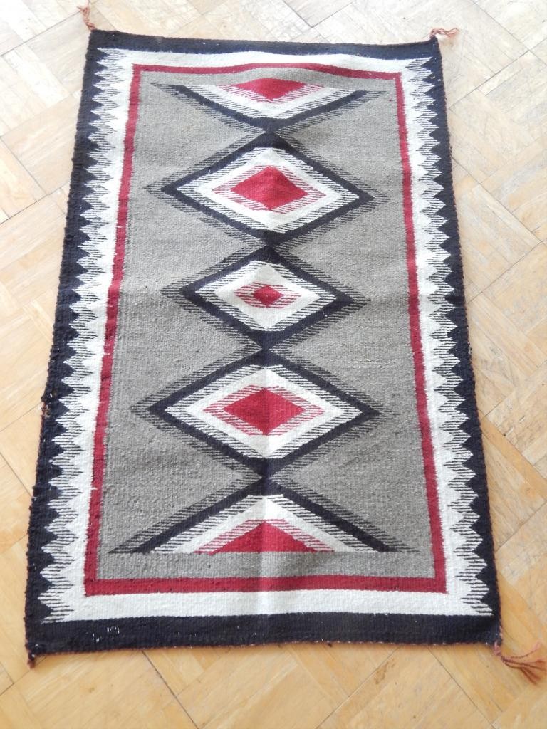 FINE WEAVE VINTAGE NAVAJO INDIAN 'CRYSTAL" RUG - NICE SIZE + VERY VISUAL DSGN