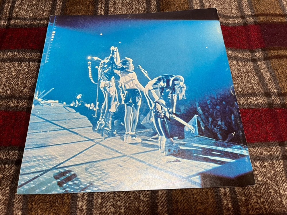 KISS ON TOUR 1976 TOUR BOOK