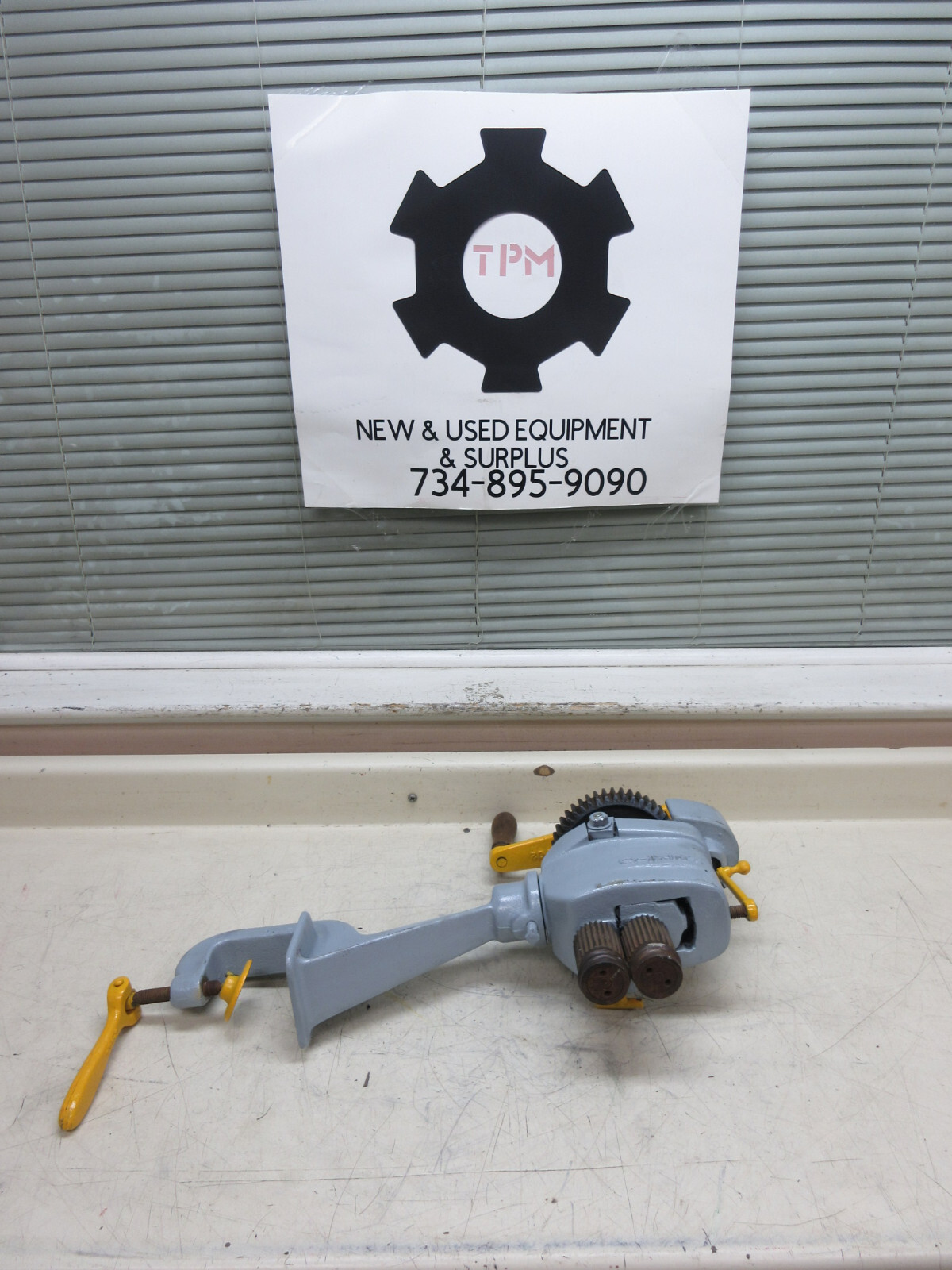 Pexto 0585H Sheet Metal Beading & Crimping Machine w/ Bench Mount Used