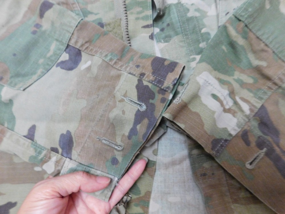 US ARMY OCP COAT SZ SMALL - SHORT