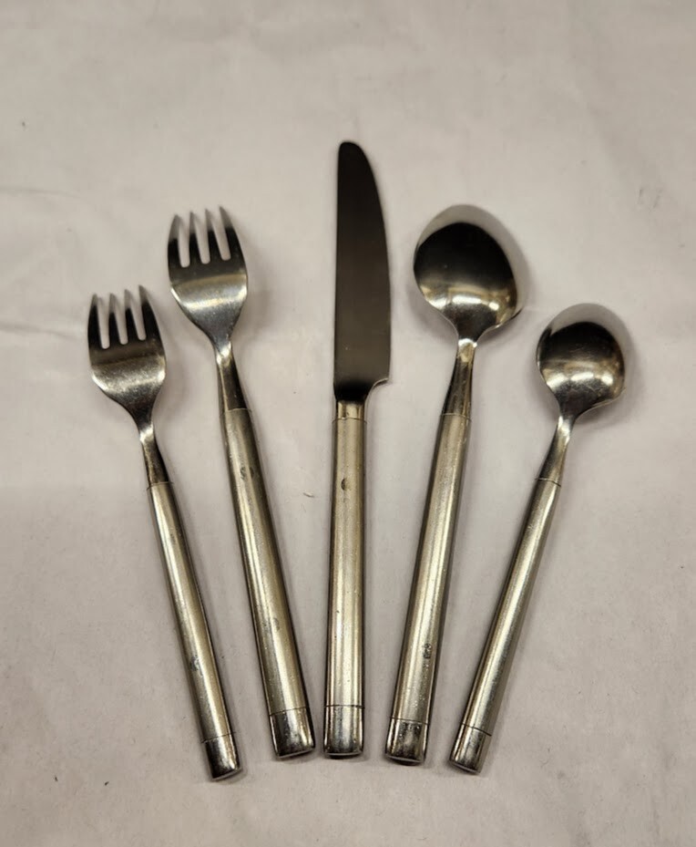 Hampton Silversmiths Stainless SHANGRILA Pattern 5 Piece Place Setting