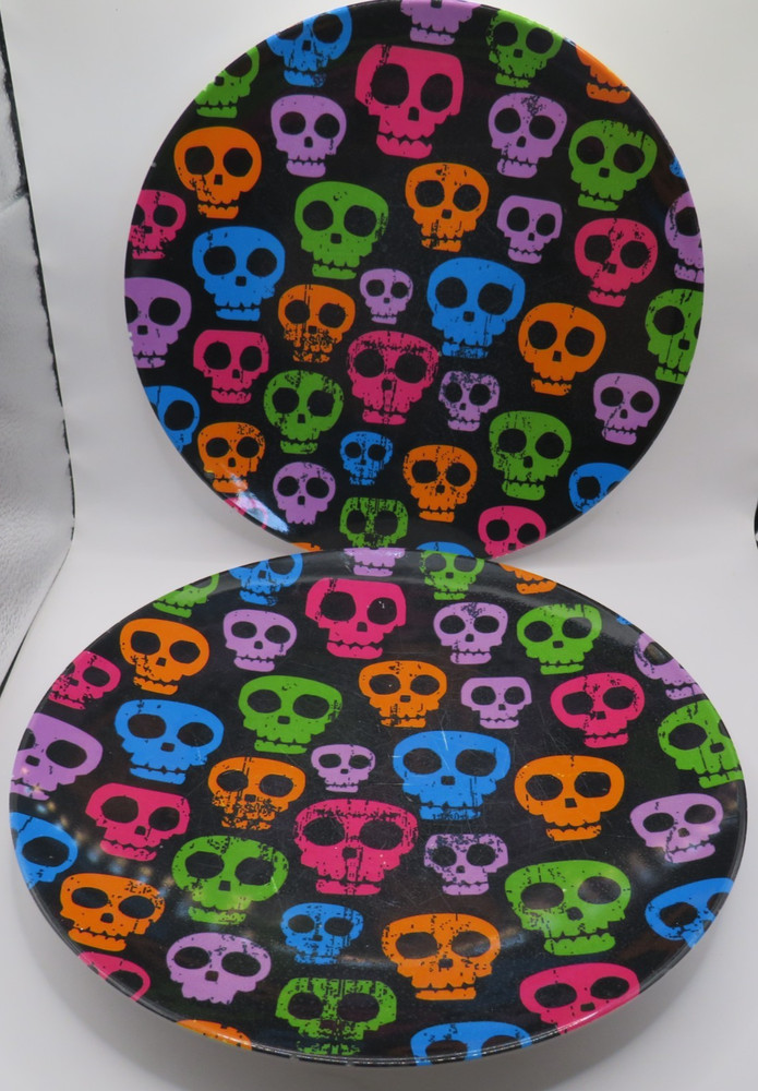 2010 Halloween - 2 - 11" Plastic Plates - Preown