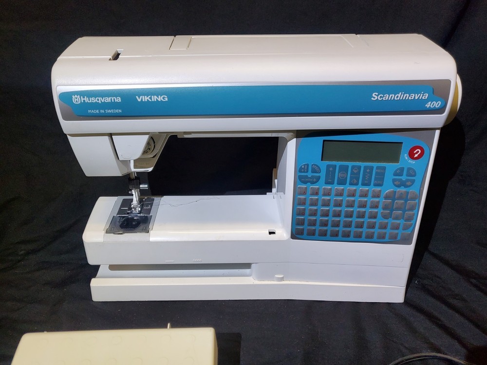 Husqvarna Viking Scandinavia 400 Computerized Sewing Machine LCD