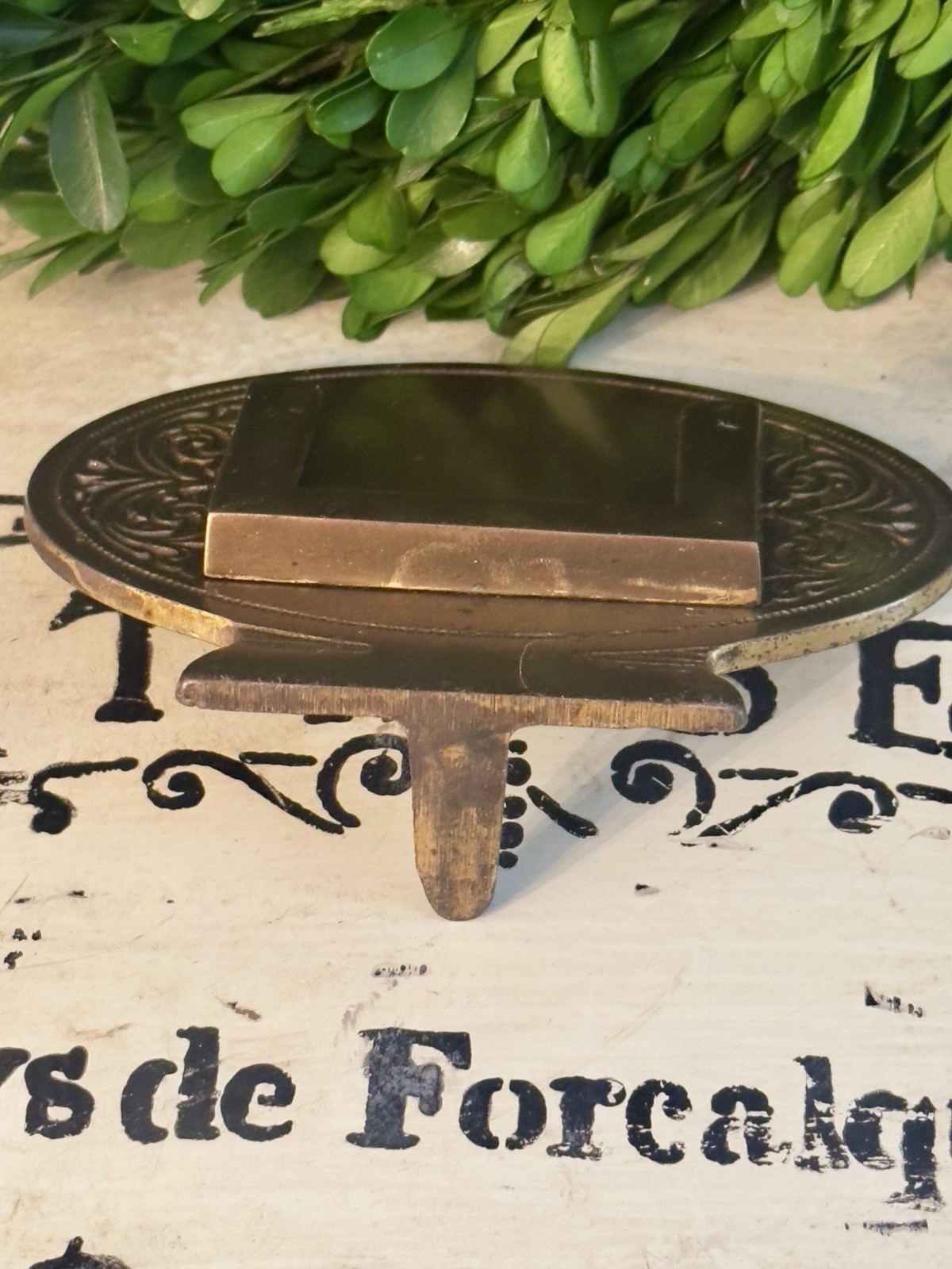 VTG Brass Plated Oval Shape Ornate Engraved Business Card Holder/Desk Accessory