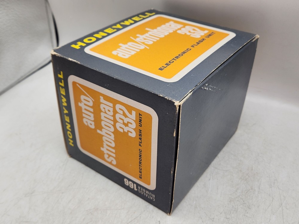 Honeywell Auto/Strobonar 332 Automatic Electronic Flash Unit 166 w/ RARE Display