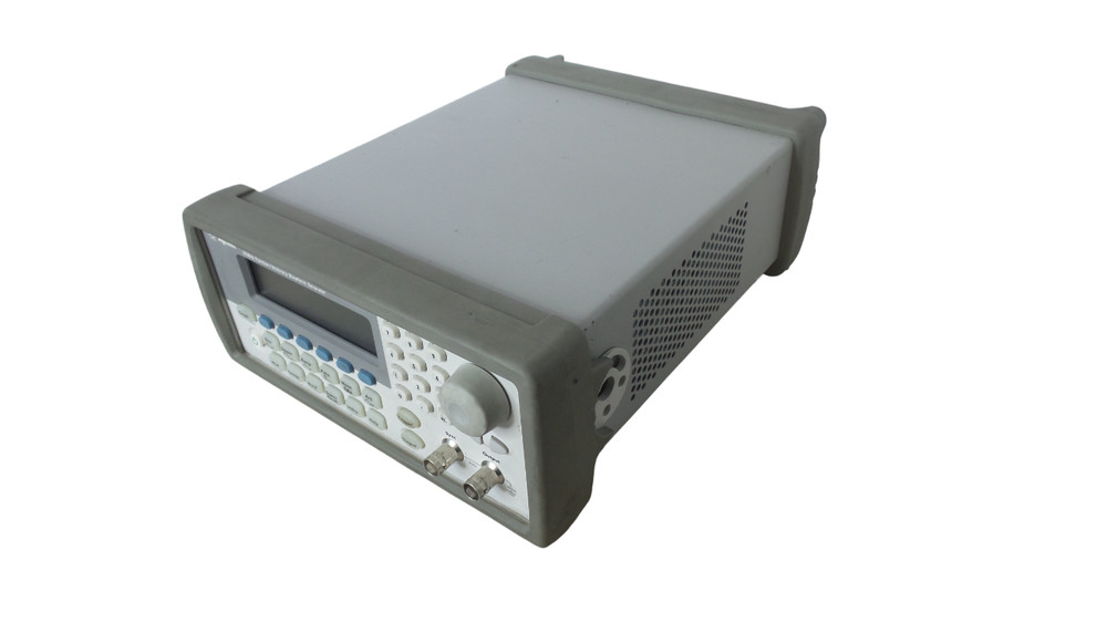 Agilent 33220A Arbitrary Waveform Generator - Free Shipping