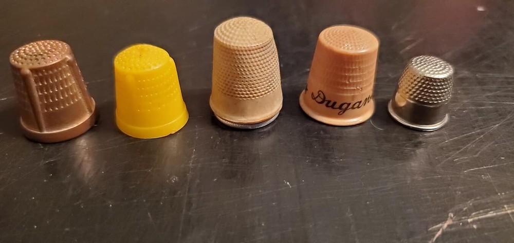(5) Vintage Assorted Thimbles Metal & Plastic as shown