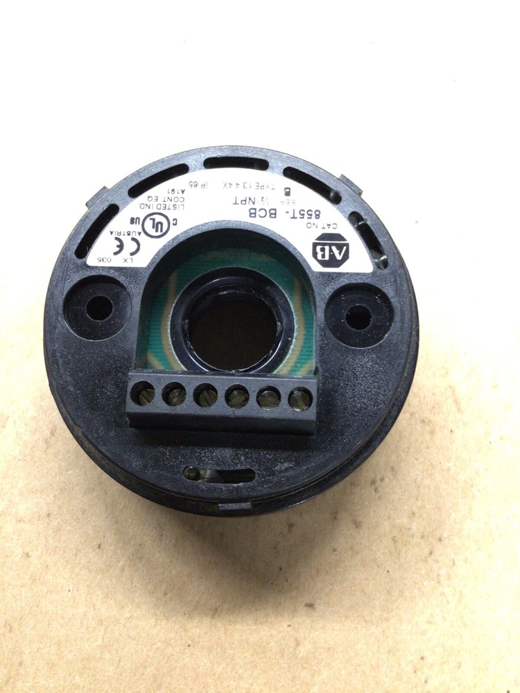 Allen-Bradley 855T-BCB 1/2"NPT Stack Light Base SER B #4024J106