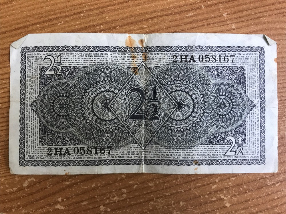 2 X Netherlands Banknotes. 1 & 2 1/2 Gulden. Dated 1949.