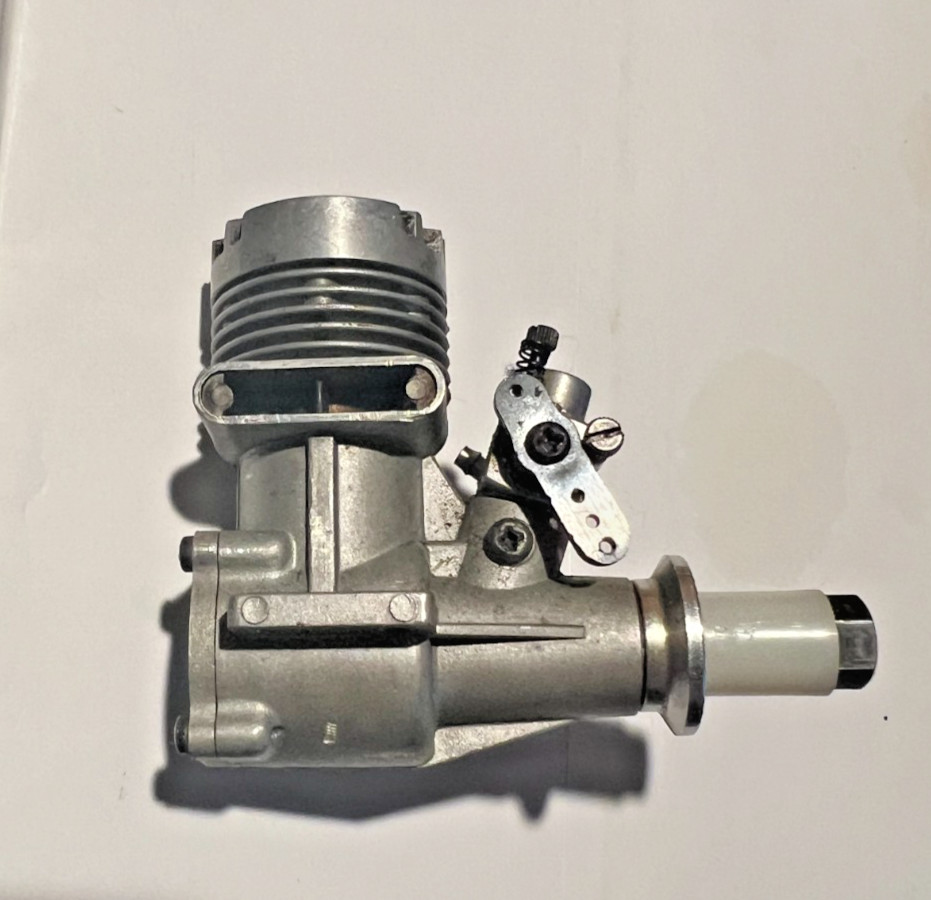 OS MAX 20 R/C ENGINE - CLASSIC VINTAGE - COMPRESSION - NOTHING BROKEN