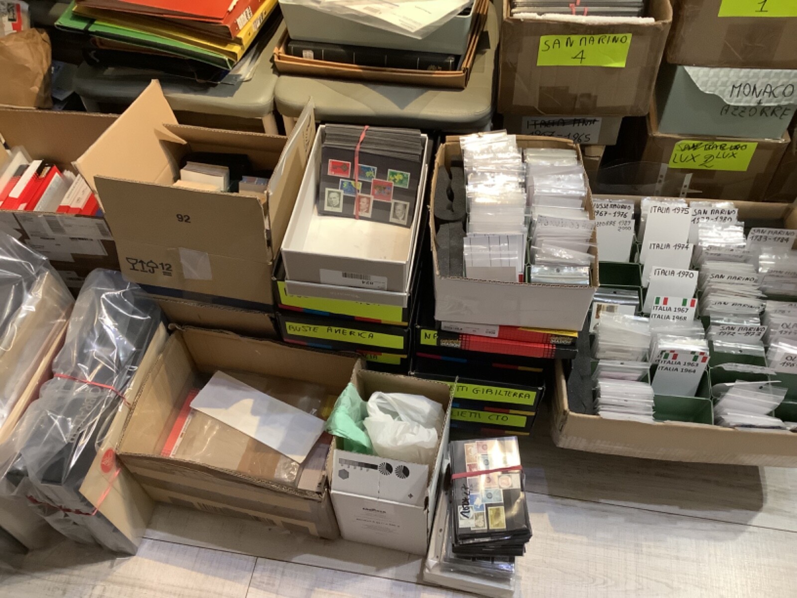 Occasione super lotto divertimento 5 kg decine di migliaia di francobolli