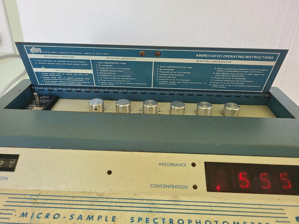 Gilford Micro-Sample Spectrophotometer 300-N, Powers Up, Untested