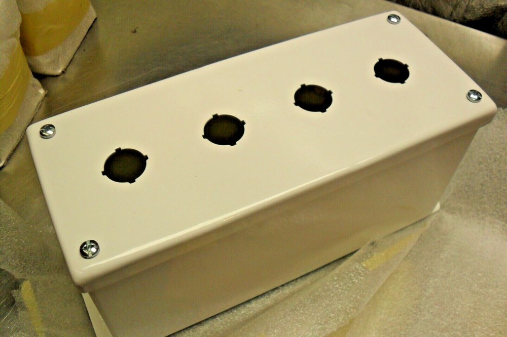 Hoffman E4PBXM - 4 Hole 22mm Cutouts Extra Deep Power White
