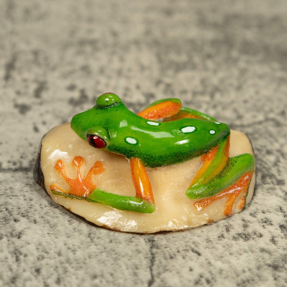 Red-Eye Tree Frog Tagua Carving