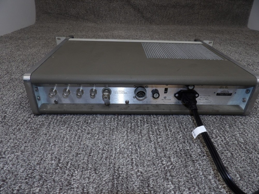 Hewlett Packard 105B Quartz Frequency Standard AC/DC Outputs