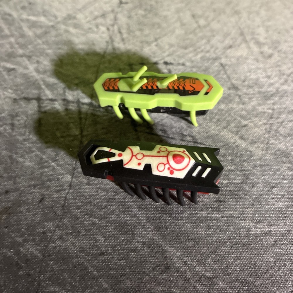 MASSIVE HEXBUG LOT, 15 Different Bots Included Track, Two Warrior Bots Remotes