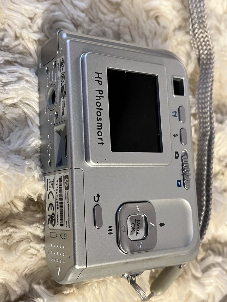 HP Photosmart E337 5.0MP Compact Digital Camera Silver