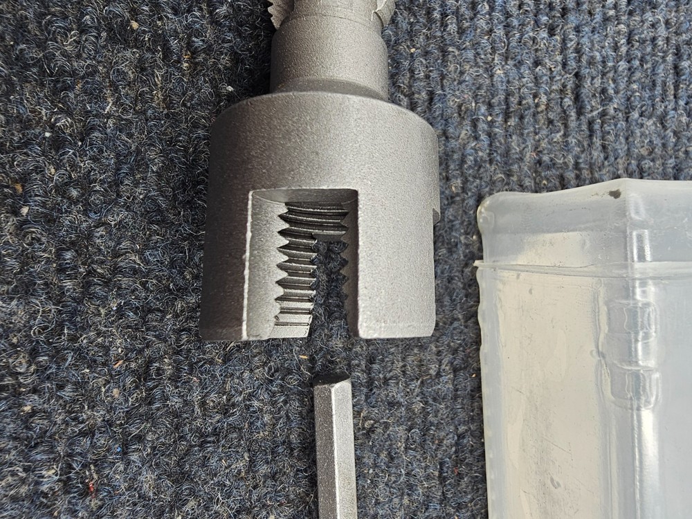 DAIEN QC01 PVC Pipe Internal And External Thread Tool