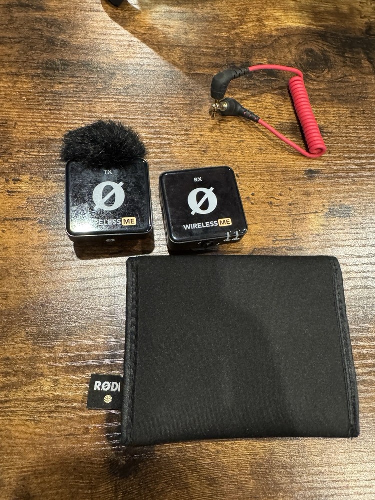 RODE wireless me 1 transmitter 1 receiver + wind muff+ magnet chest