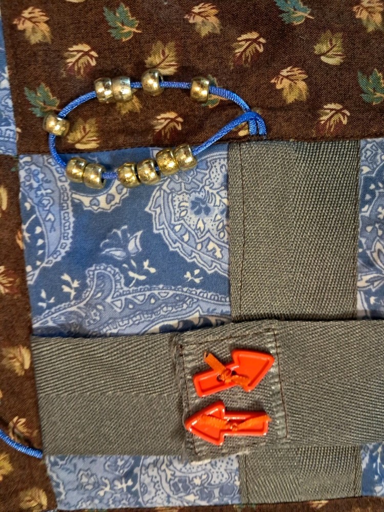 Fidget Quilt Zip Chain Button 22" Square (L)