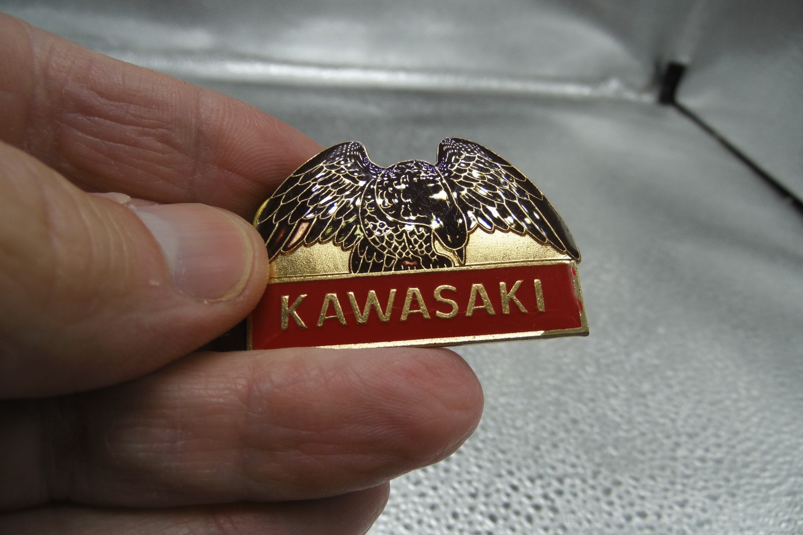 VINTAGE KAWASAKI HAT PIN BADGE