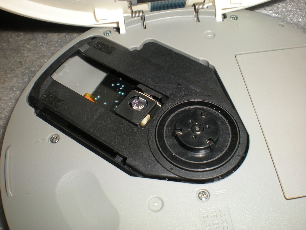 VOLUME PROBLEM READ Sony D-EJ250 Walkman Portable CD Player Personal Stereo