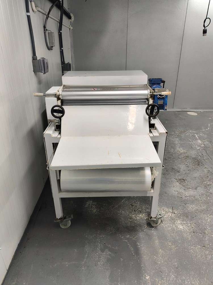 Empanada dough machine