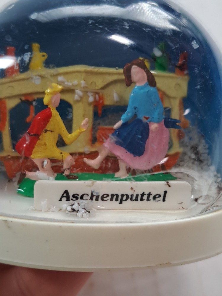 Vintage Collectible Plastic Snow Globe Aschenputtel Theme