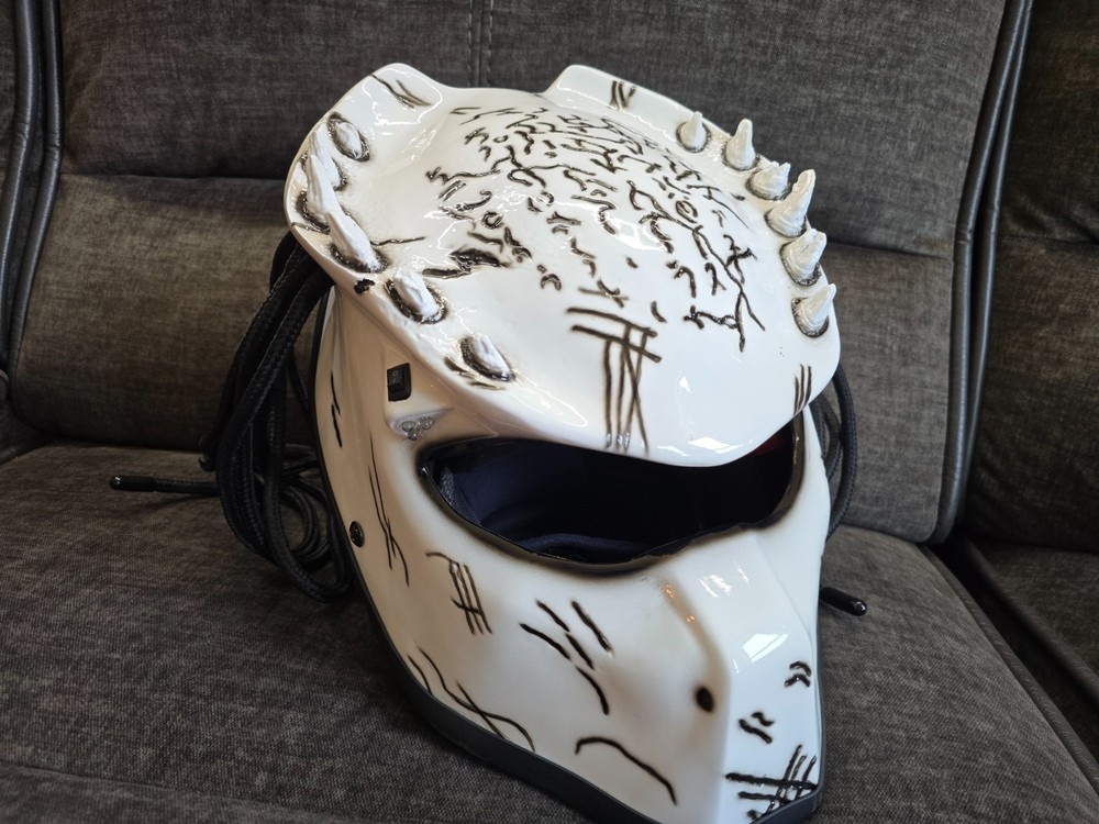 TOP PREDATOR MOTORCYCLE HELMET FIRE STYLE (DOT & ECE CERTIFIED). White, Medium