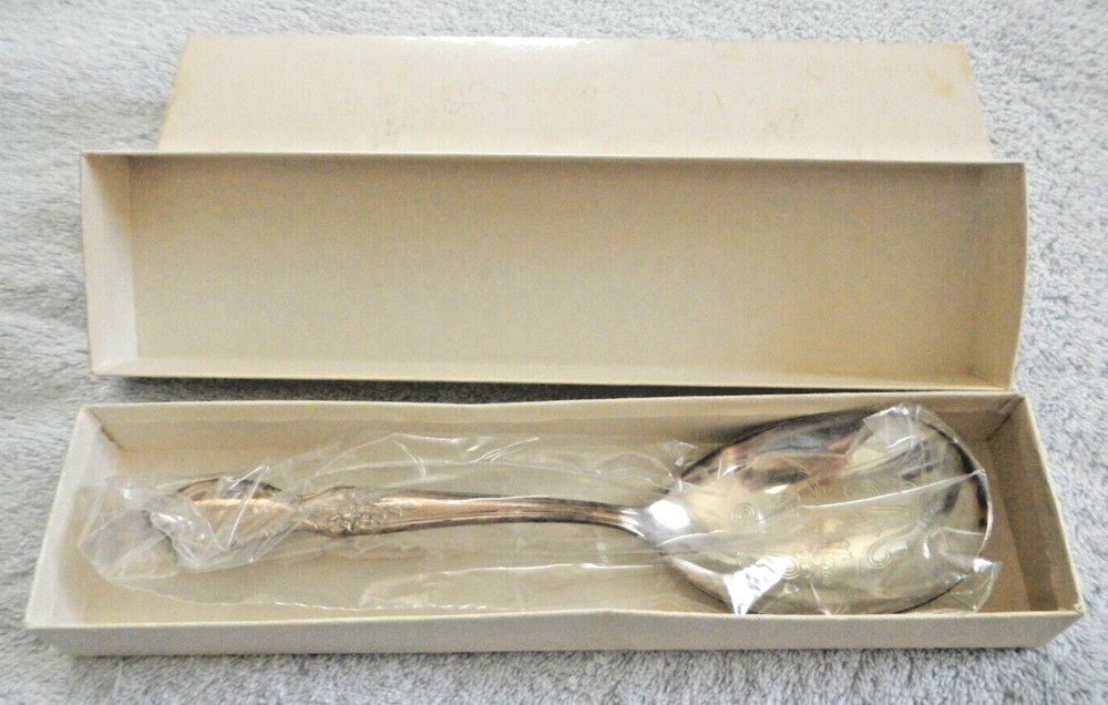 1979 - AVON - PRESIDENTS CLUB - SERVING SPOON - INTERNATIONAL SILVER PLATE - BOX