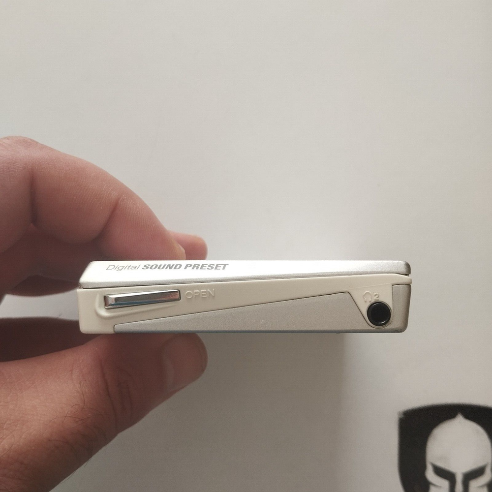 MiniDisc Player Sony MZ-E75 Walkman Silver Used Only Player