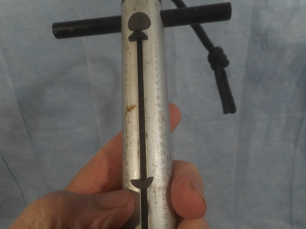 Baker Fishing Gaff and Scale - 25 lb. Scale