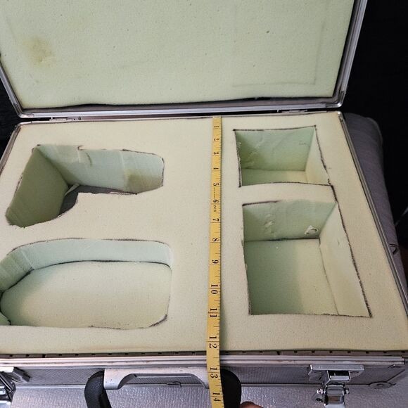 aluminum case used large 18"x13"