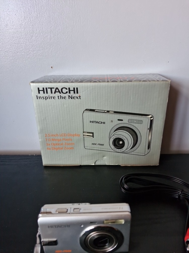 Hitachi Digital Camera HDC-756E 7.0MP Silver