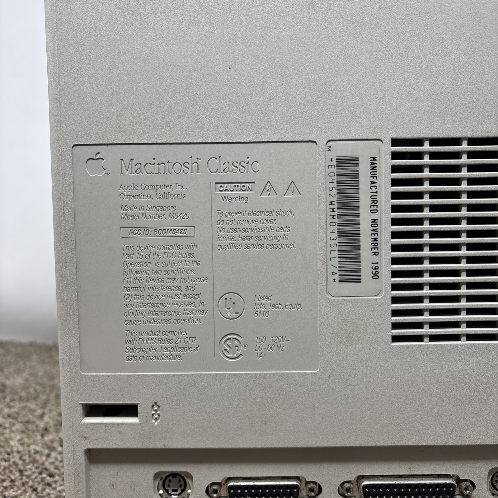 Apple Macintosh Classic Vintage Computer M0420 FOR PARTS READ