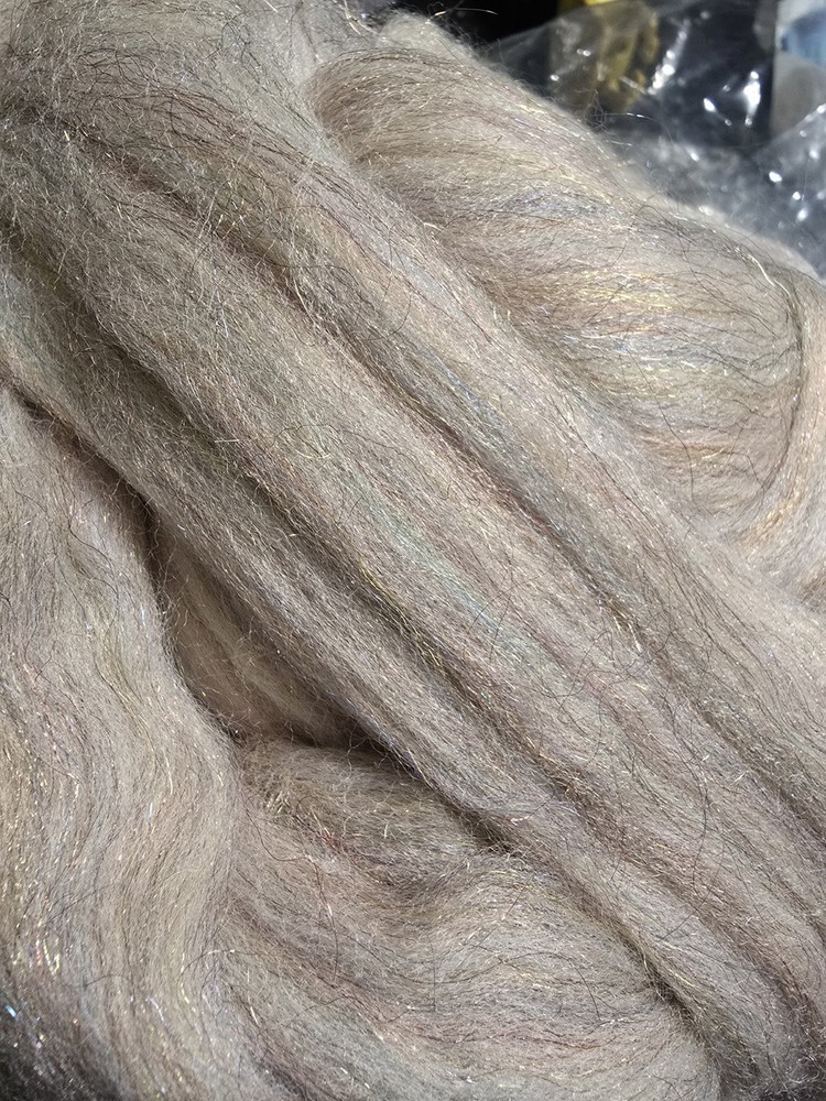 9.1oz Merino Firestar wool roving