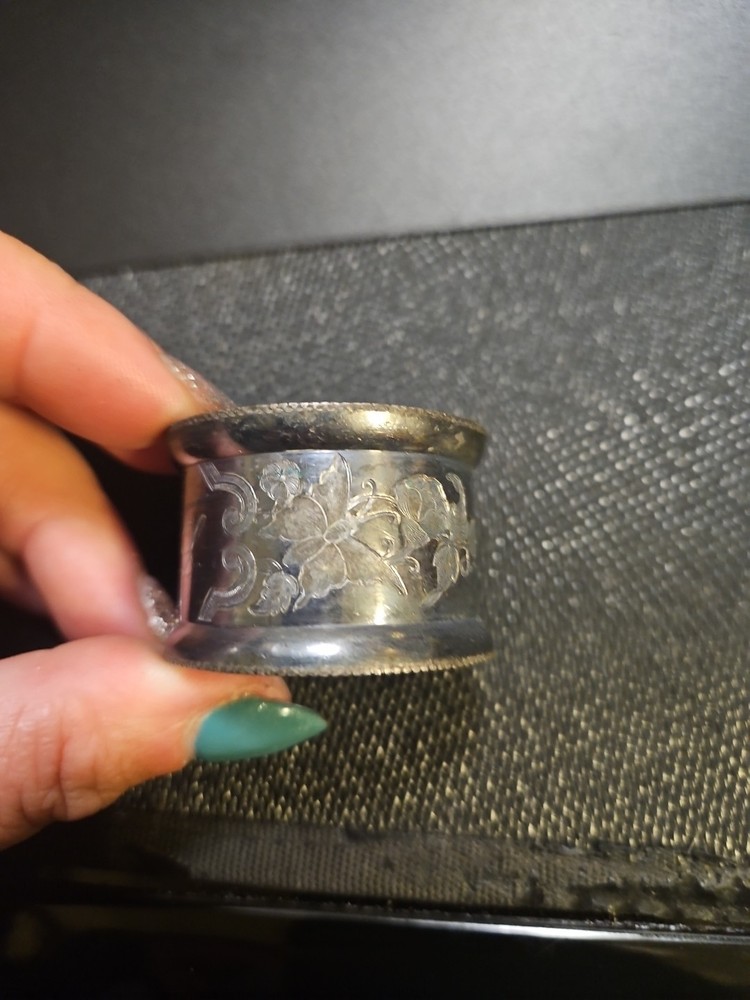 VINTAGE MONOGRAMED ♡ SILVERPLATE NAPKIN RING ♡ 1.25" X 1.75" OVAL