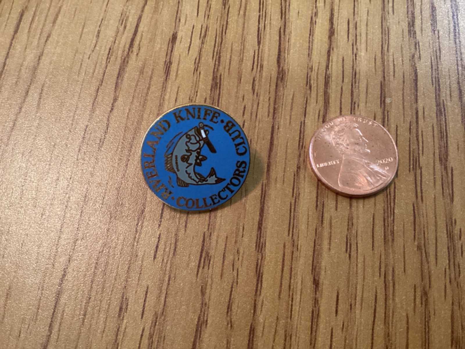 Riverland Knife Collectors Club 1990’s Hat / Lapel Pin