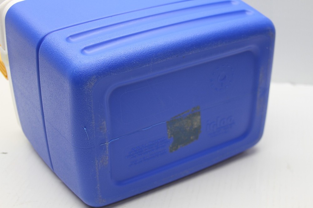 Vintage Igloo Cool 8 Cooler Lunch Box Blue w/Yellow Handle