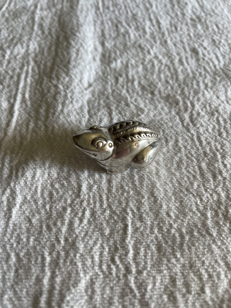 Frog T90 Silver Betel Nut Box