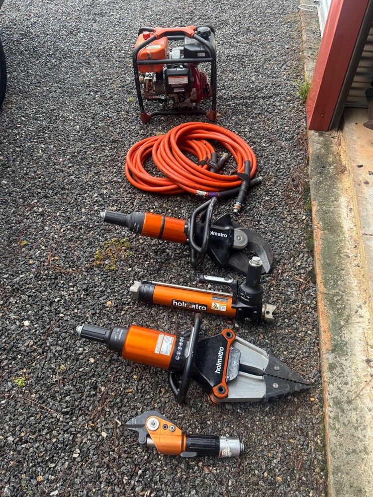 Holmatro rescue tool set