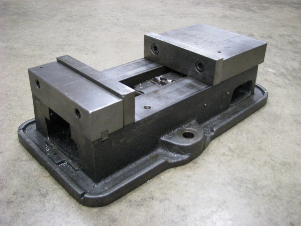 Kurt Type Angle Lock Mill Vise 6"