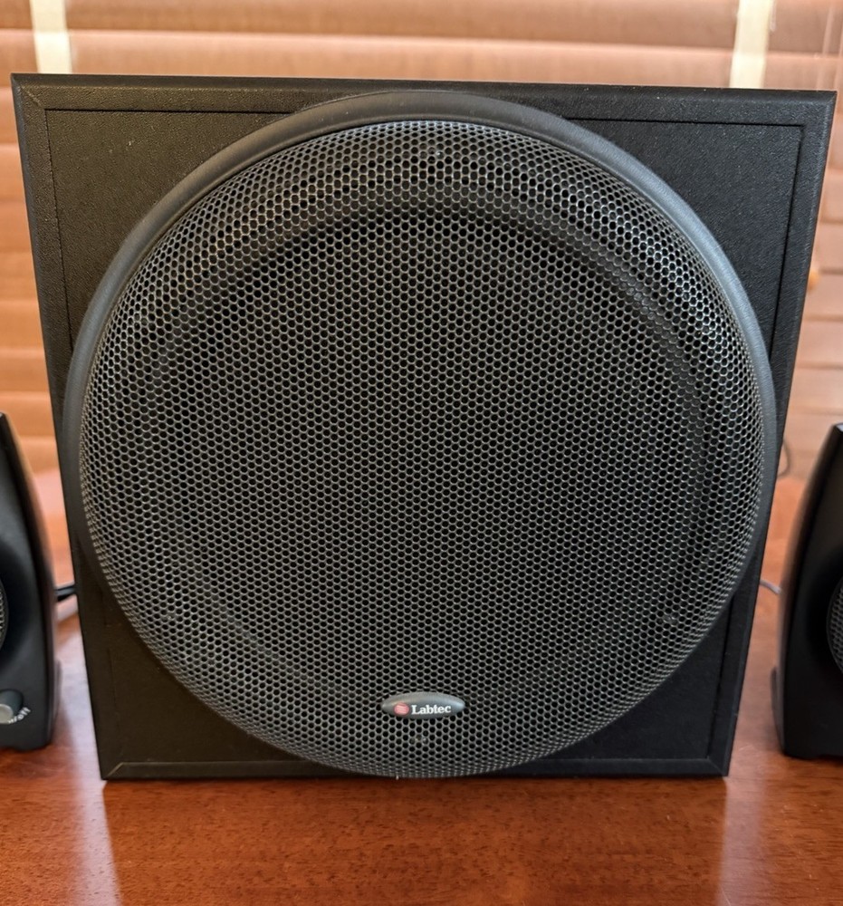 Labtec LCS-2424 Vintage Multimedia Stereo Computer Speakers System