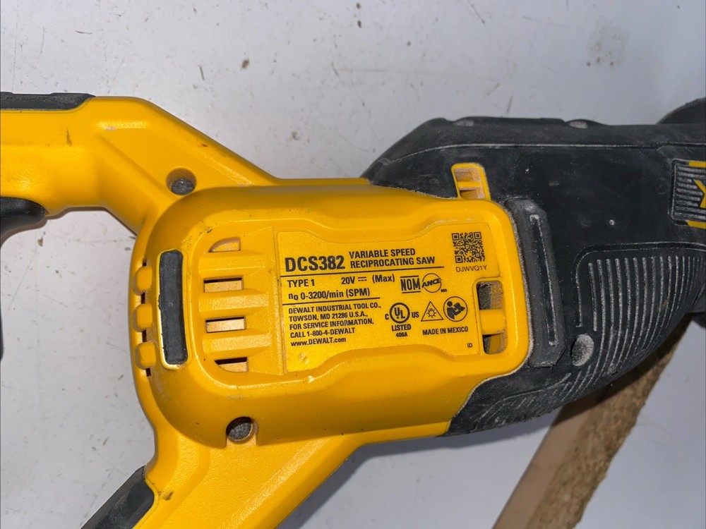 Dewalt DCS382 Variable Speed Reciprocating Saw