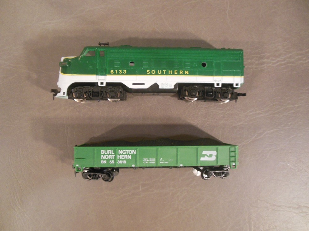 HO Model Power 1047 Silver Cloud Train Set