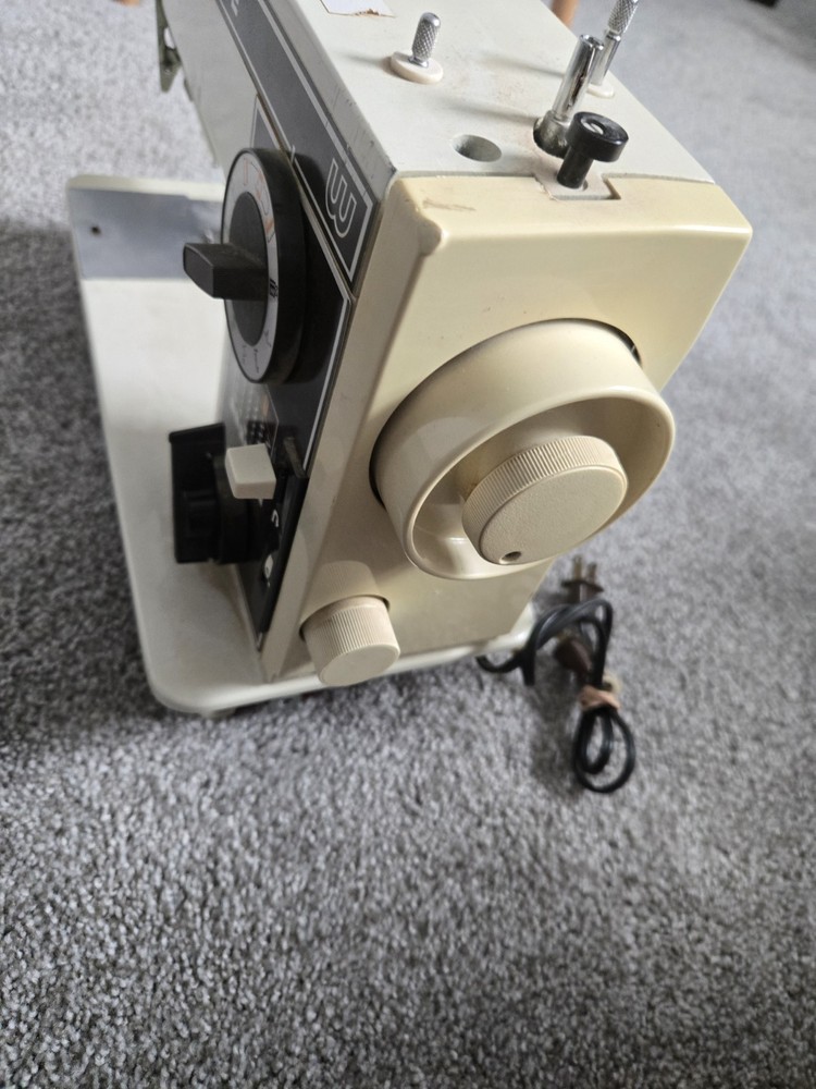 WHITE MODEL 1088 PRECISION ZIG ZAG JEANS MACHINE SEWING MACHINE