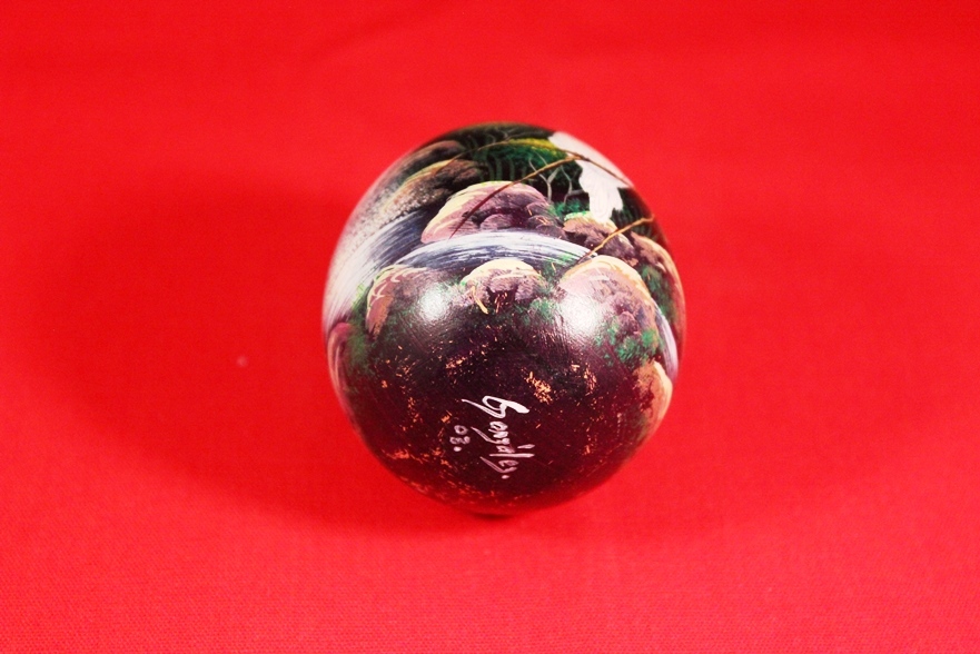 Gorgeous 2" Handcrafted Decor Egg Signed Gonzalez '03