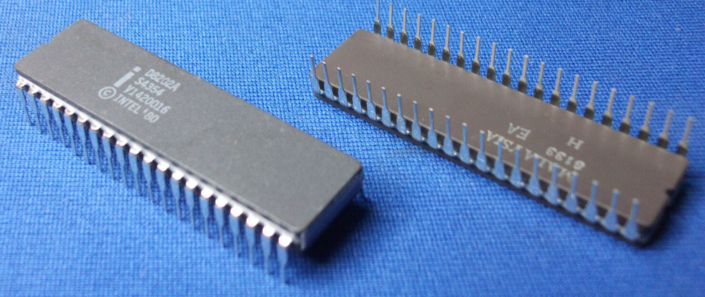 QTY-1 D8202A INTEL D8202 40-PIN CERDIP MEMORY CONTROLLER VINTAGE 1981 RARE